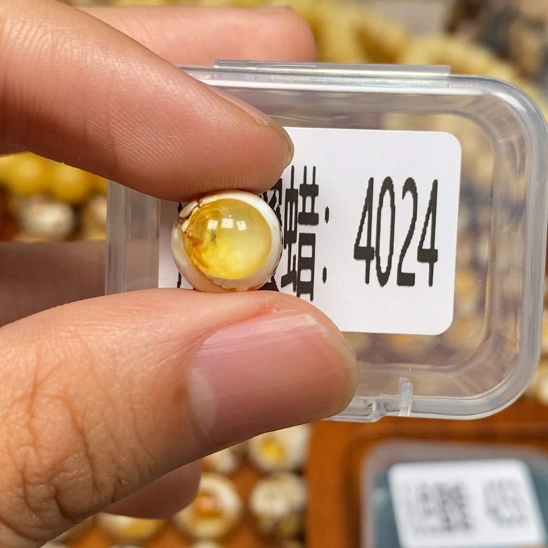 蜜蜡未镶嵌珠宝奇石4024