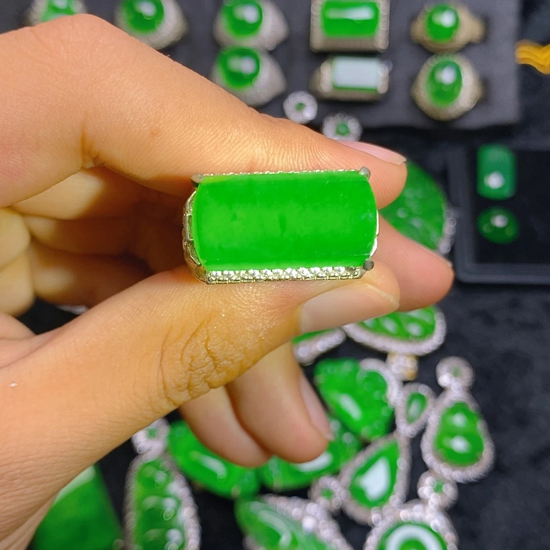 未镶嵌戒指翡翠戒指