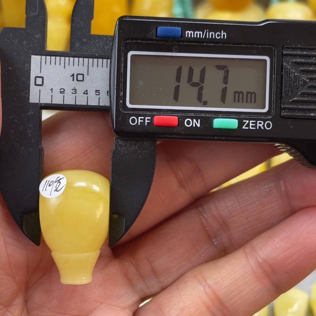 蜜蜡未镶嵌裸石30杂