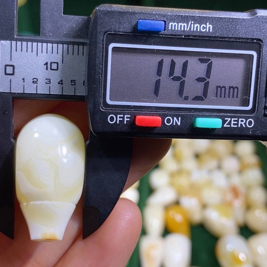 蜜蜡未镶嵌裸石微瑕