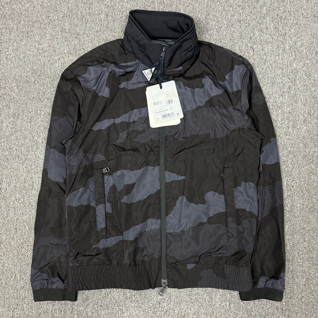 全新未使用 MONCLER 12607806 黑色迷彩手臂黑标尼龙夹克外套1码