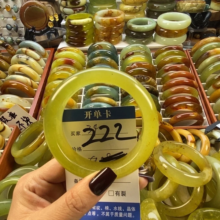 蛇纹石玉未镶嵌手镯62.5无售后（微微手感）