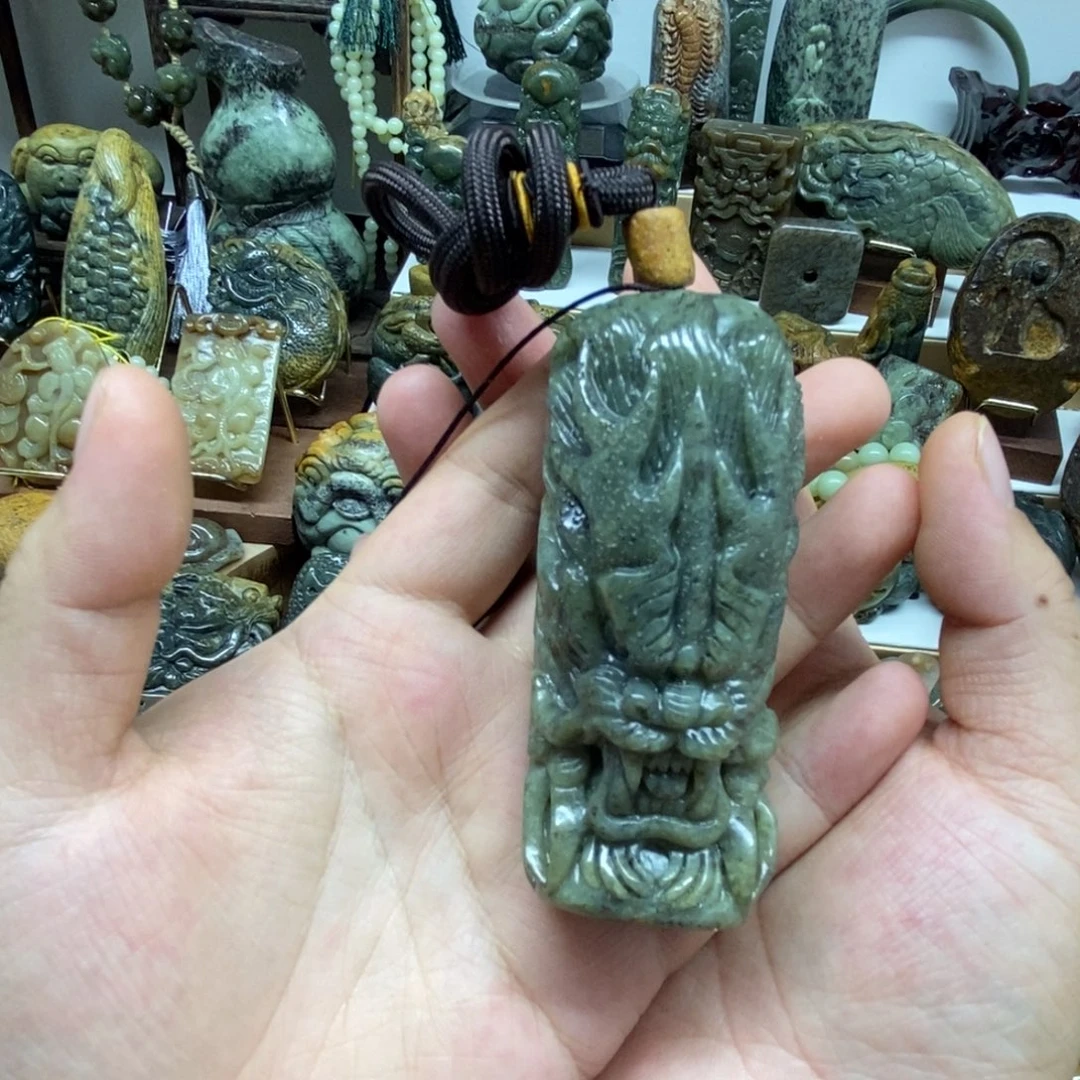 未镶嵌岫岩河磨玉（透闪石质玉）把件