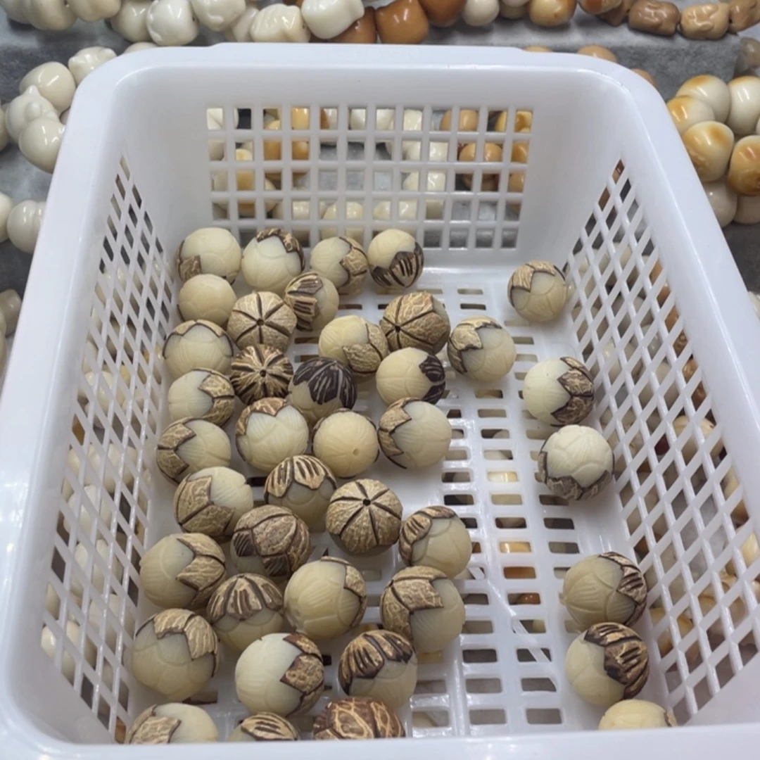 吊坠菩提根/象牙果微瑕带皮莲花十五个