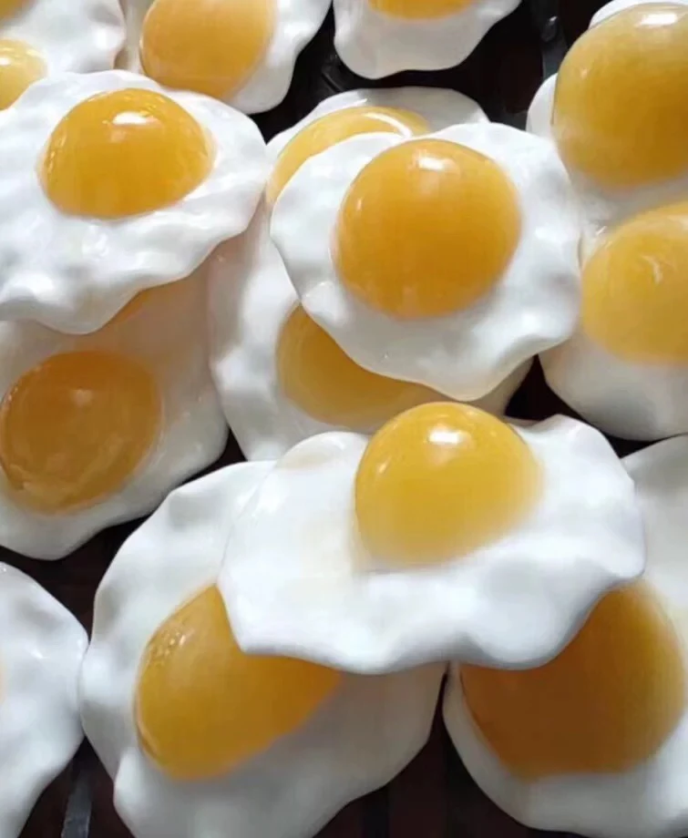 品种：寿山石金冻石题材：【荷包蛋】尺寸：9-7-3.6厘米寿山石金