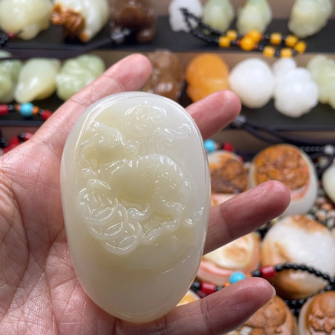 M***g石材古青石手把件