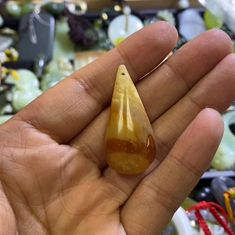 岫玉未镶嵌颈饰挂件