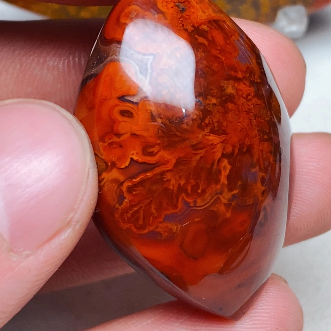 成***功玛瑙/玉髓未镶嵌颈饰