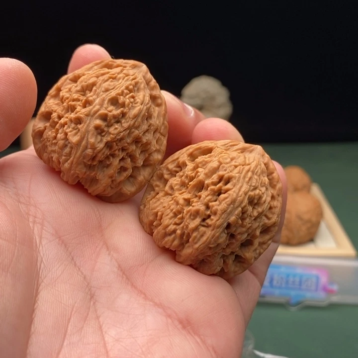 文玩核桃把件b****子南疆