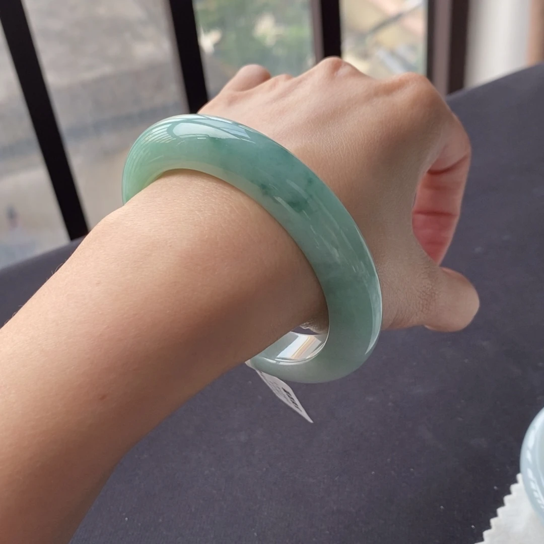 翡翠未镶嵌手镯56正圈甜果绿飘花