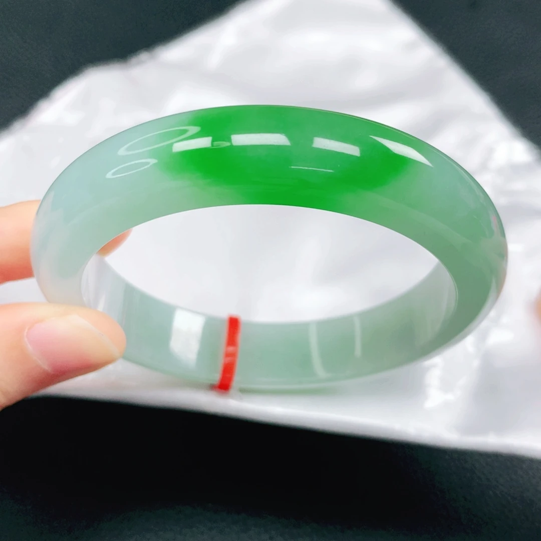 翡翠未镶嵌手镯57圈