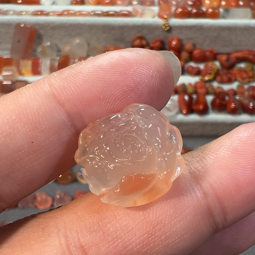 南红玛瑙川料未镶嵌牡丹花