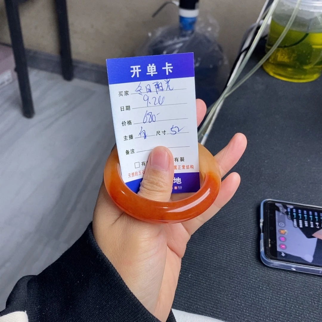 冬***光未镶嵌石英质玉（黄龙玉）手镯