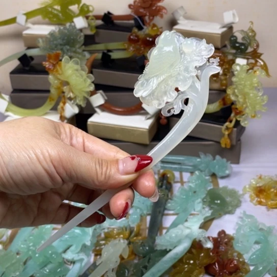 蛇纹石玉发饰未镶嵌池*