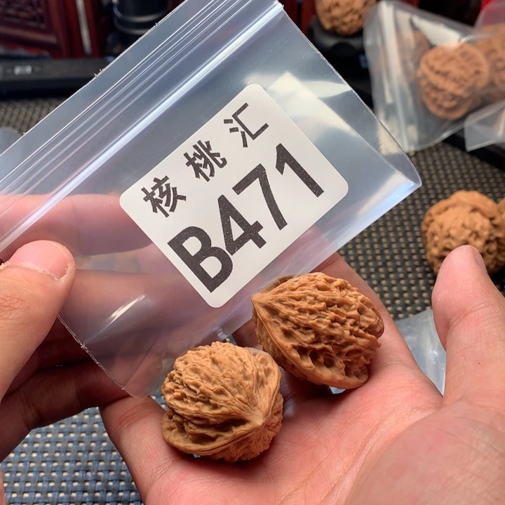 真***错文玩核桃吊坠金牛