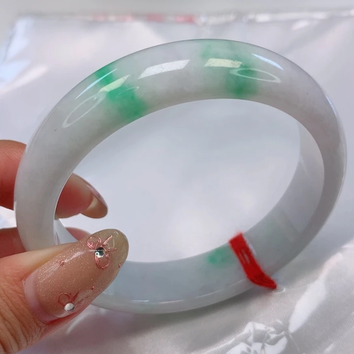 翡翠手镯未镶嵌56圈