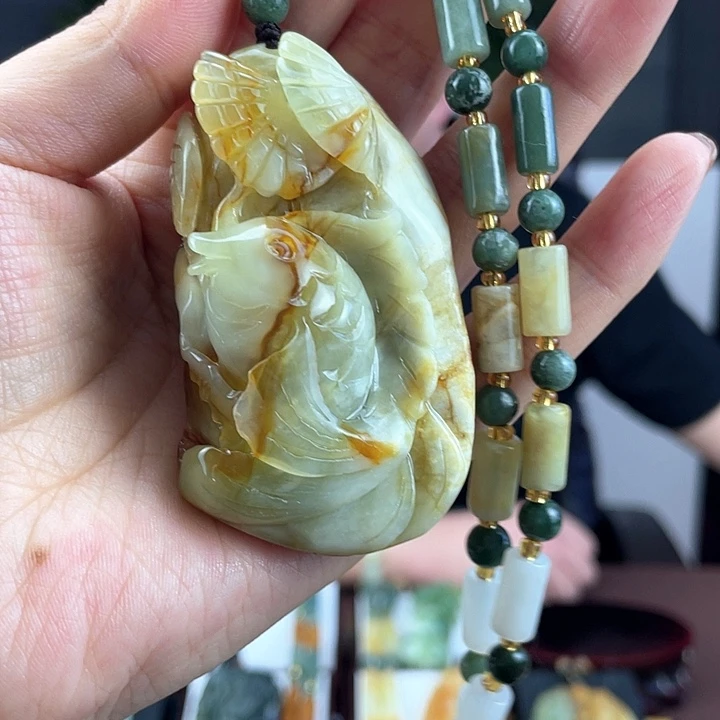 蛇纹石玉颈饰未镶嵌