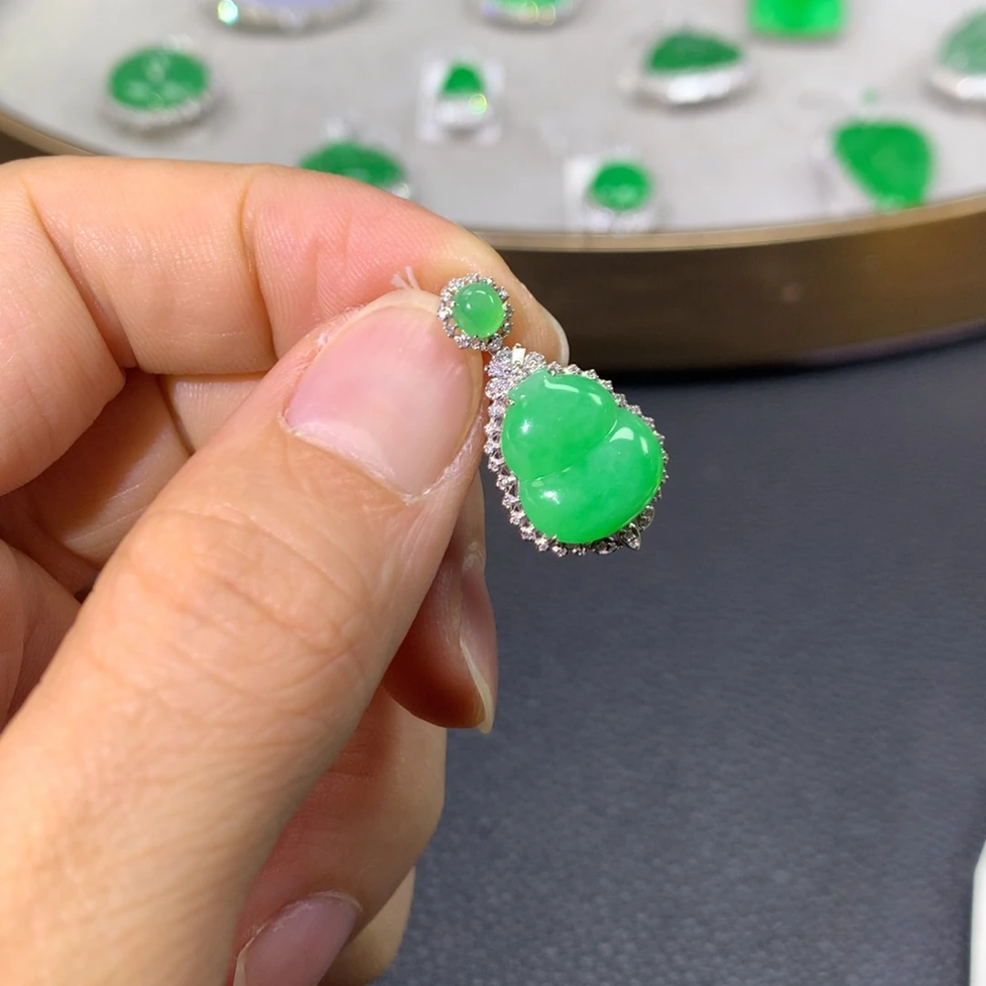 翡翠颈饰18K金镶嵌翡翠