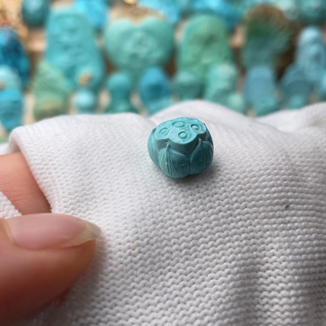 绿松石未镶嵌颈饰