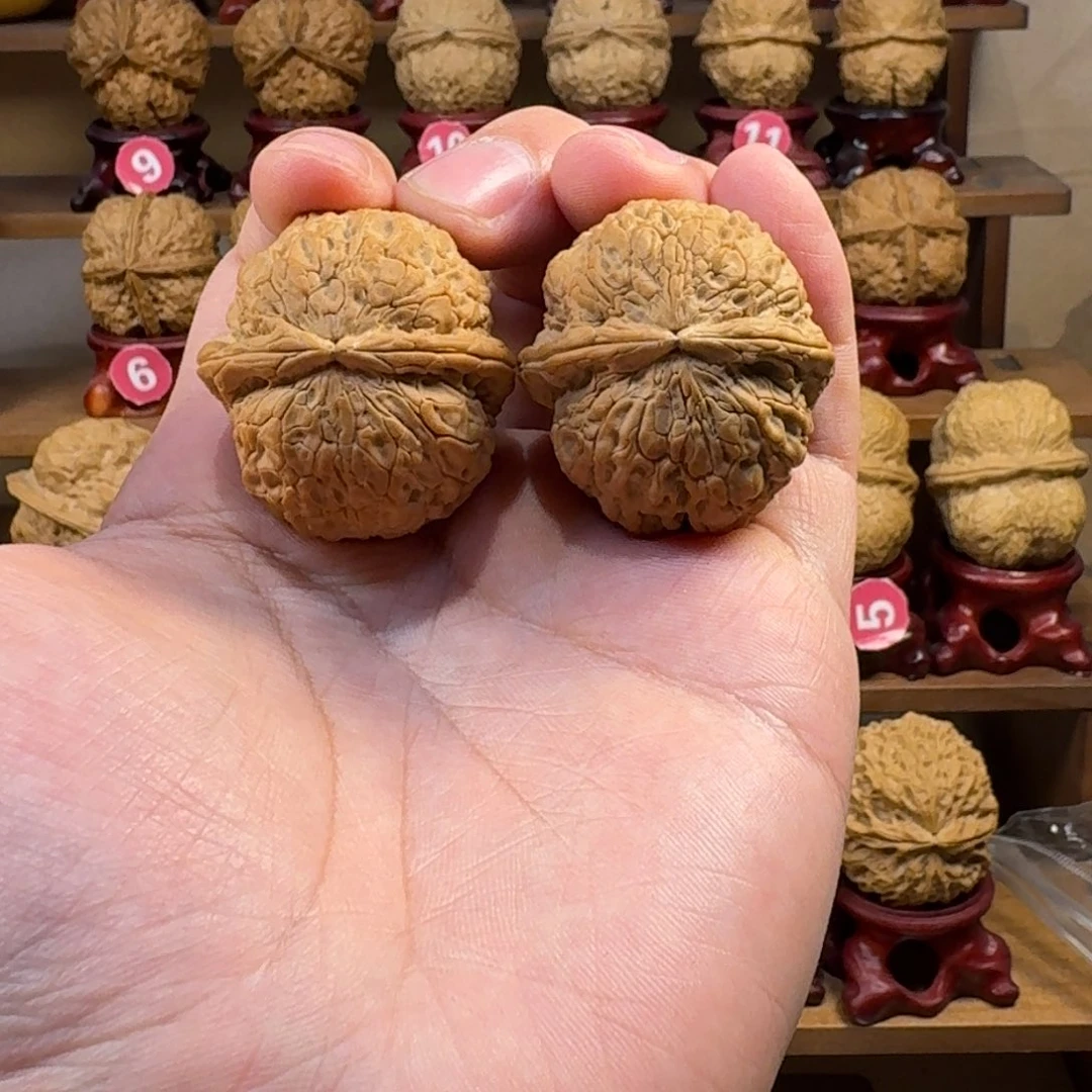 铁核桃把件龙鳞纹 龙鳞元宝