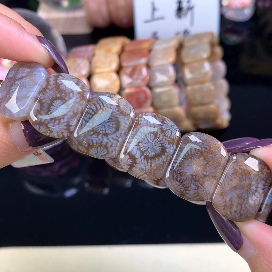 【闪购商品】颈饰未镶嵌硅化珊瑚（珊瑚玉）上新手牌咖冰蝴蝶花（10号）