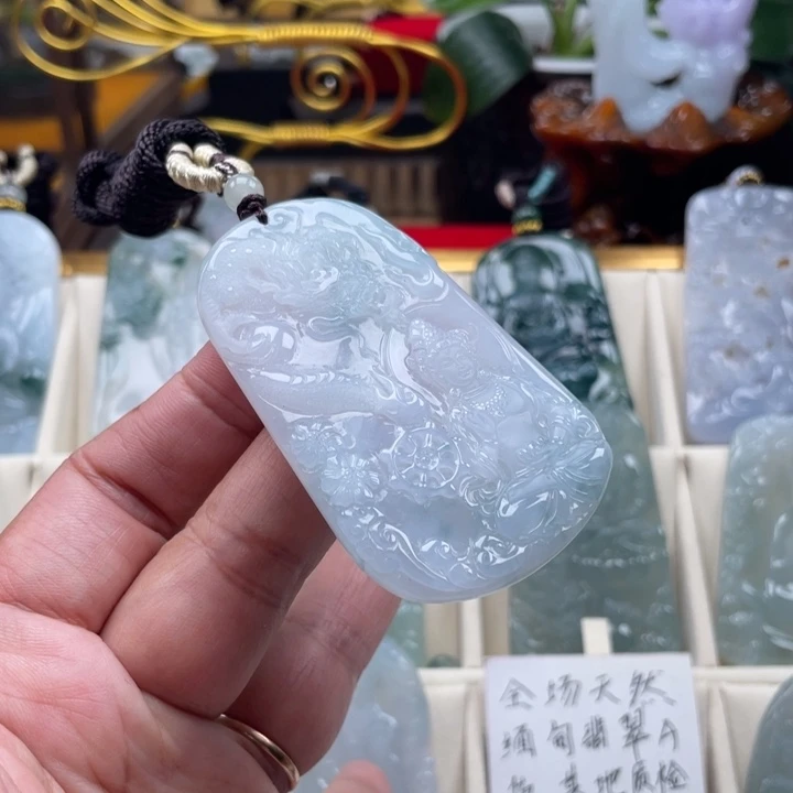 翡翠未镶嵌挂件玉