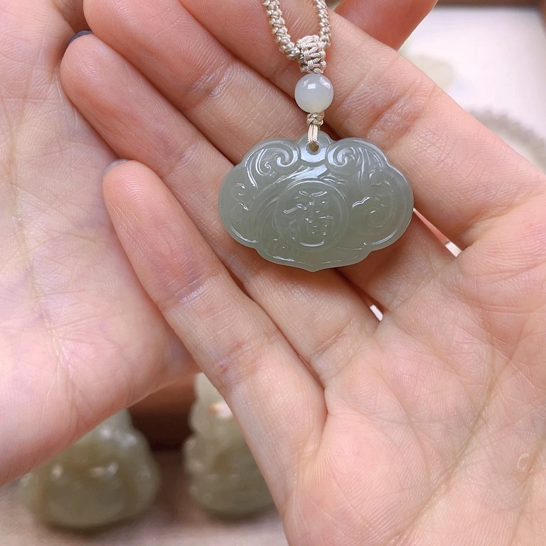 用***2吊坠(赠链)未镶嵌和田玉