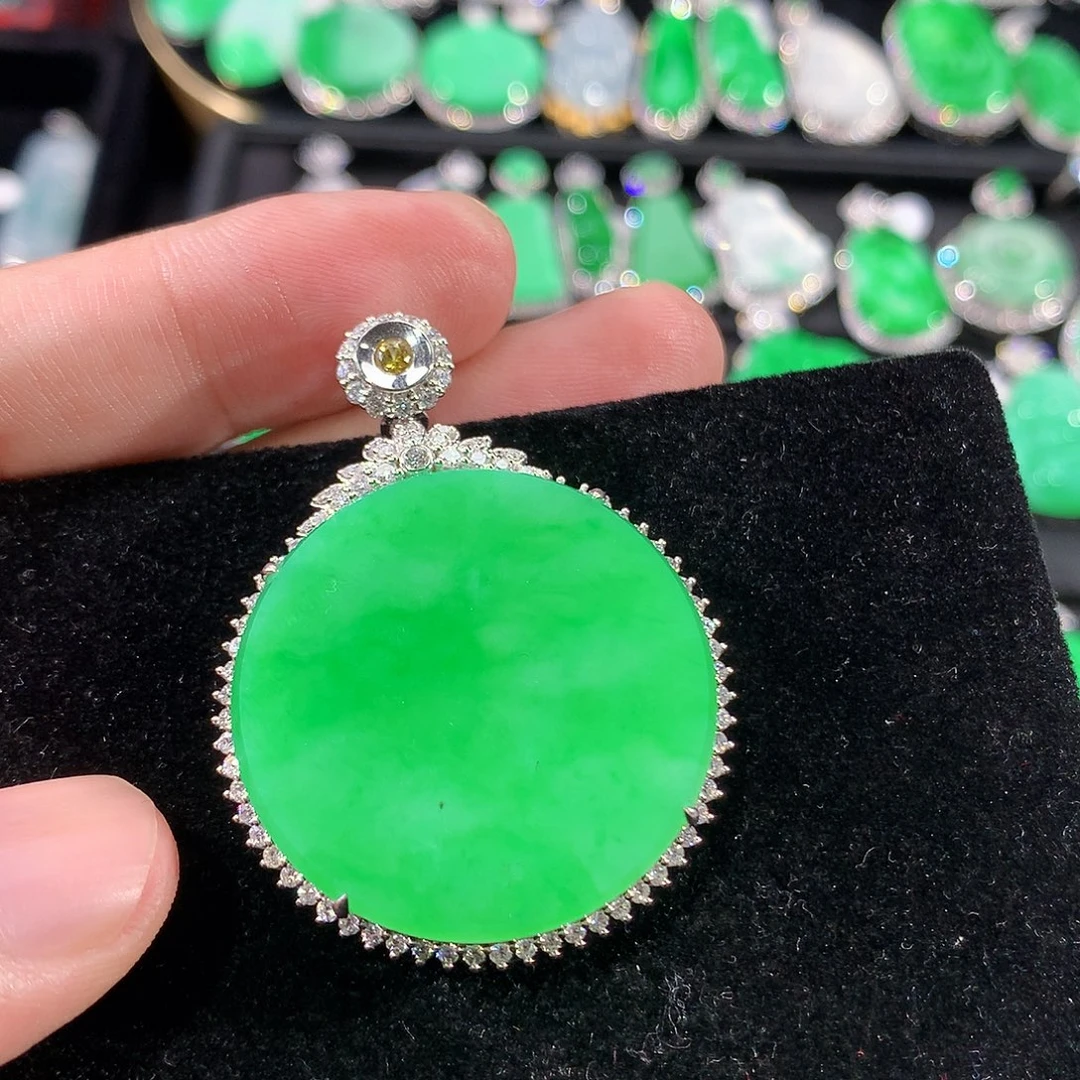 翡翠18K金镶嵌颈饰