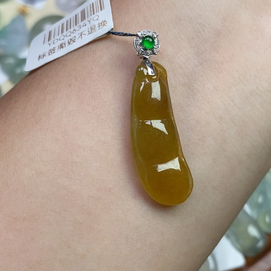 颈饰18K金镶嵌翡翠福豆