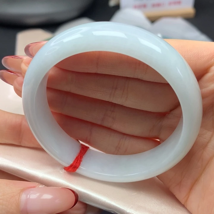 翡翠手镯未镶嵌58轮胎