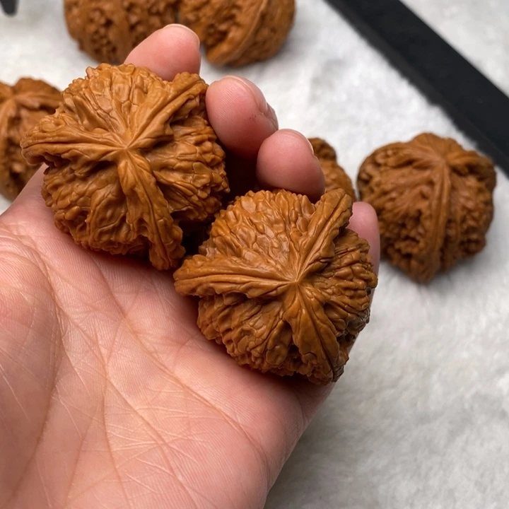 文玩核桃吊坠鱼**?核桃