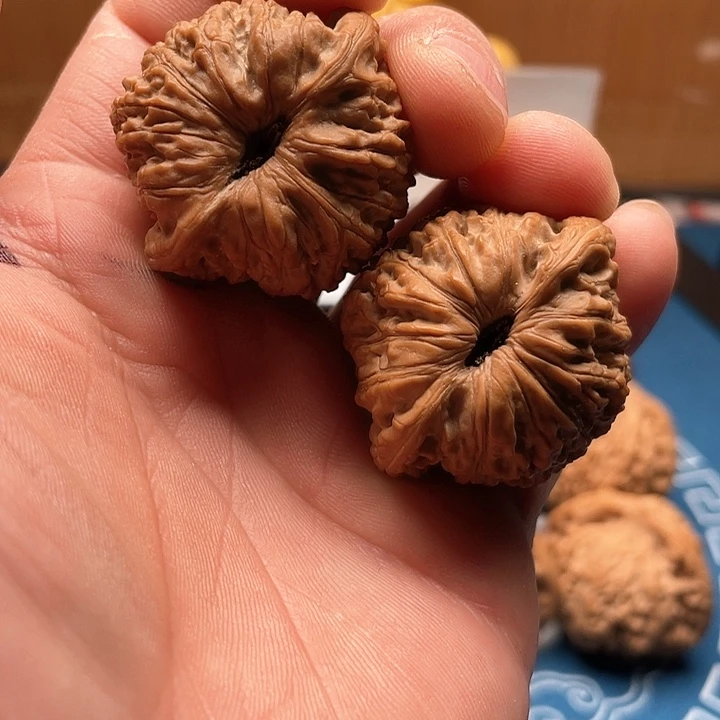 文玩核桃吊坠大*?绣球