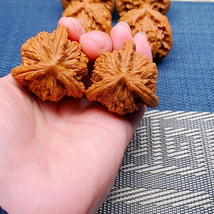 邢***飞文玩核桃吊坠三棱