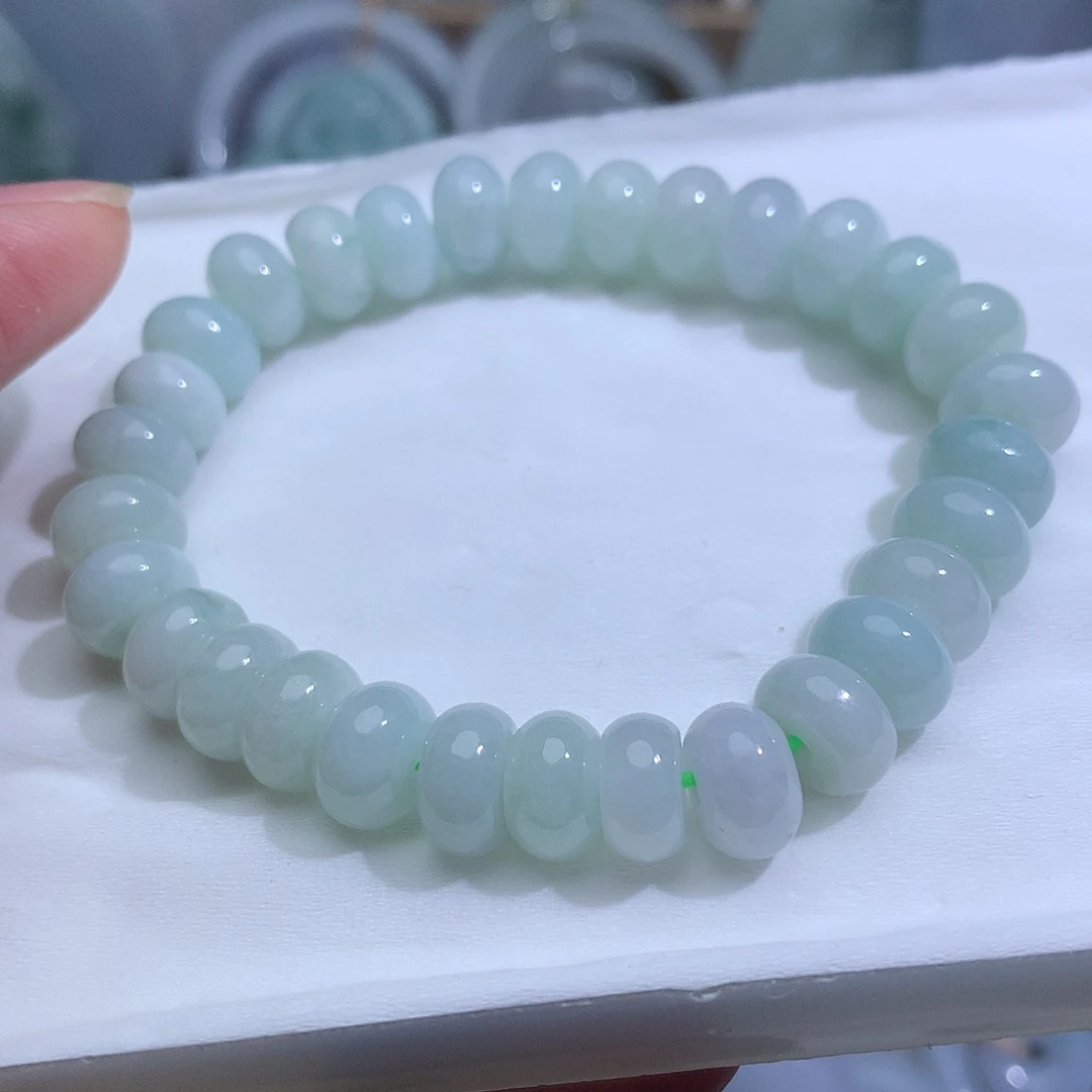 翡翠未镶嵌颈饰2575。