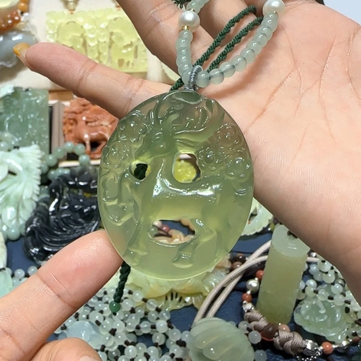 未镶嵌蛇纹石玉吊坠
