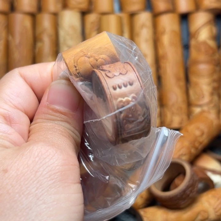 实心竹雕刻手把件