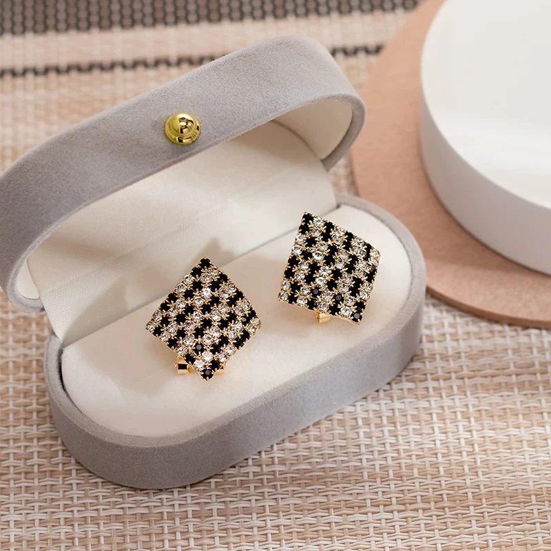 铜合金耳饰 气质大气高级感百搭菱形耳钉轻奢黑色耳饰K1436