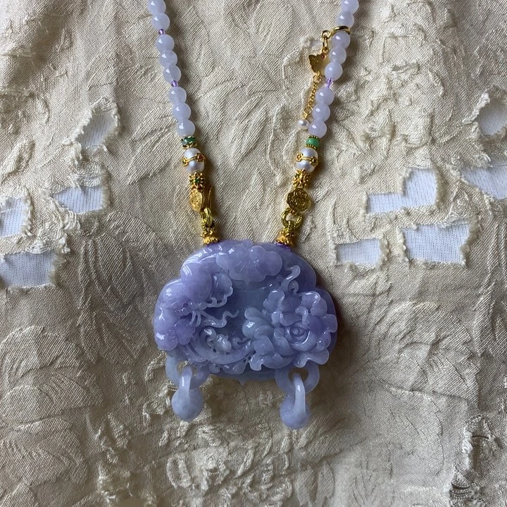 翡翠未镶嵌吊坠(赠链)