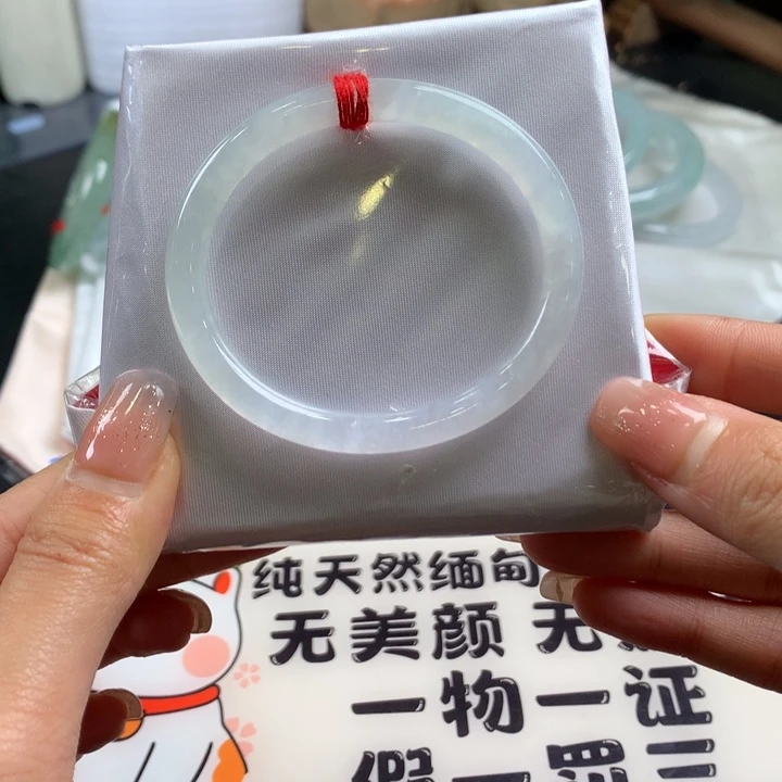 翡翠未镶嵌手镯52贵妃