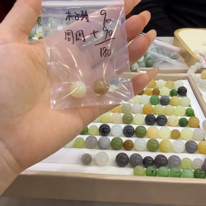 周***周和田玉未镶嵌手镯