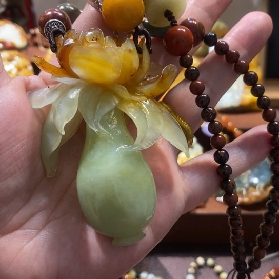 蛇纹石玉未镶嵌颈饰