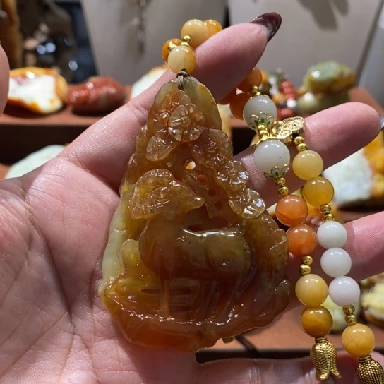 蛇纹石玉未镶嵌颈饰