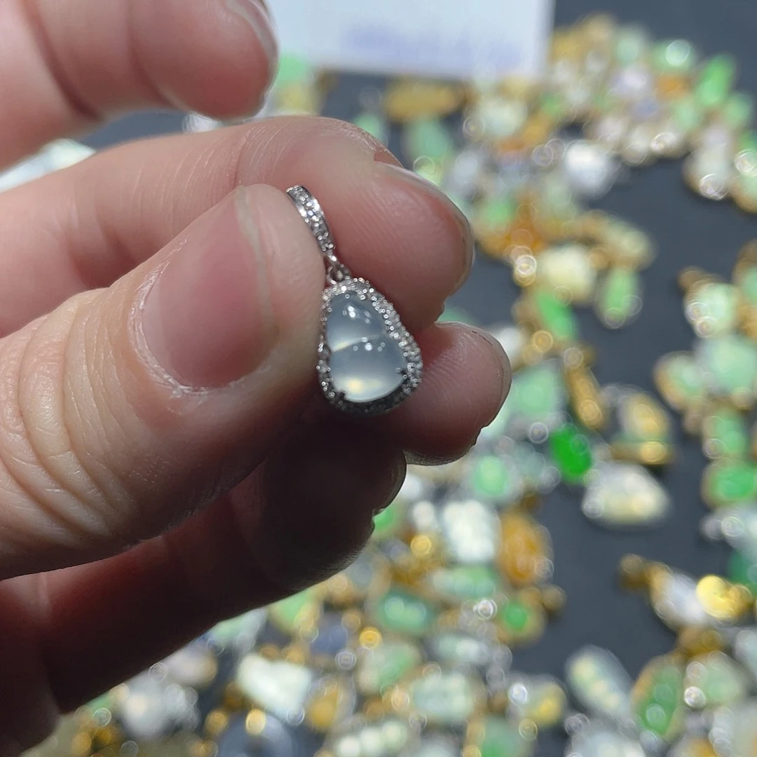 翡翠颈饰18K金镶嵌天然翡翠18kA货