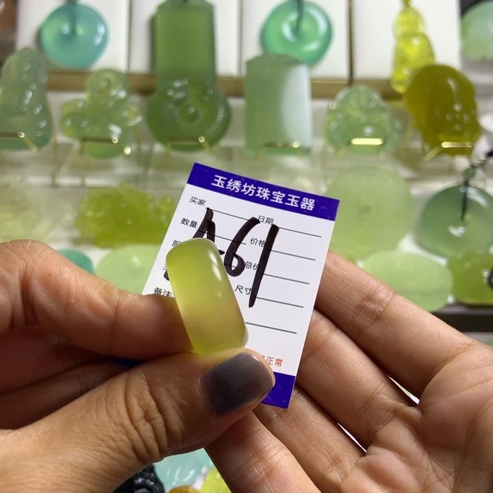 【闪购商品】蛇纹石玉未镶嵌颈饰