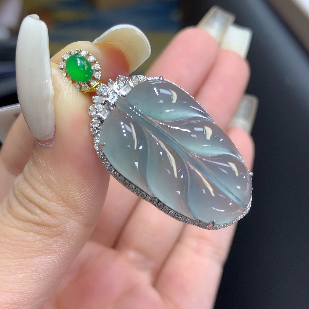 翡翠18K金镶嵌颈饰