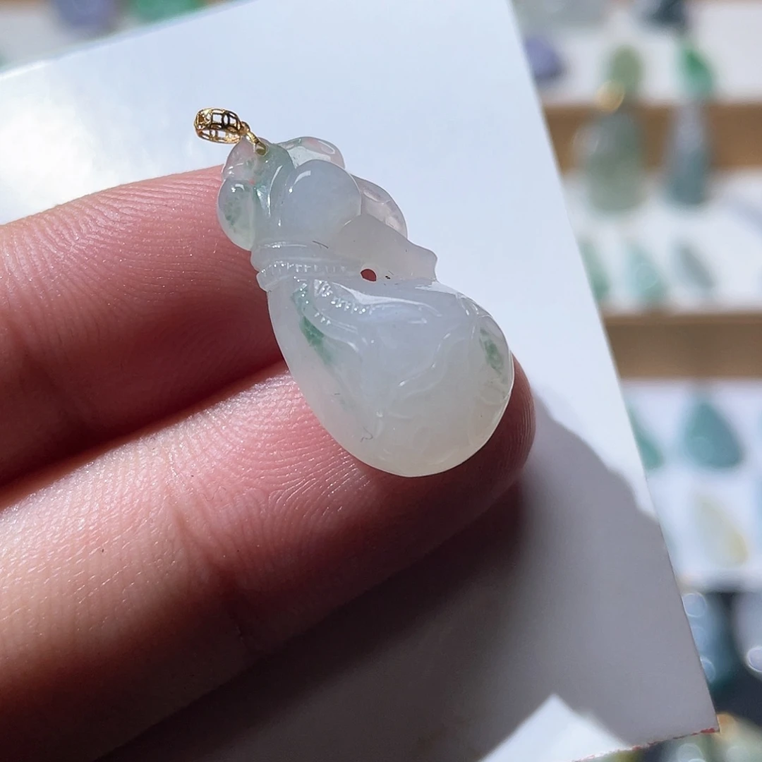 翡翠18K金镶嵌颈饰钱袋子