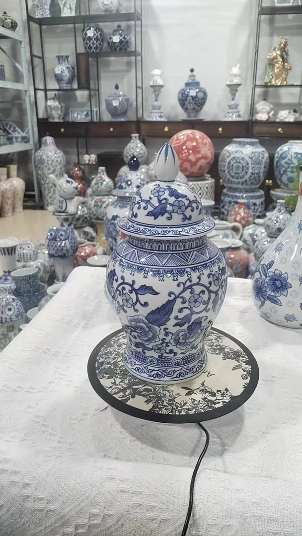 陶瓷青花瓷小将军罐，微瑕，介意勿拍