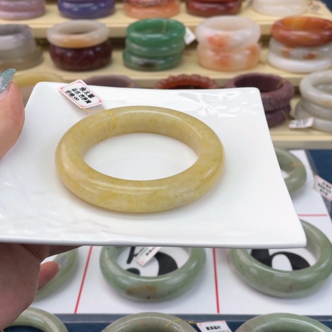 安***好石英岩玉未镶嵌手镯