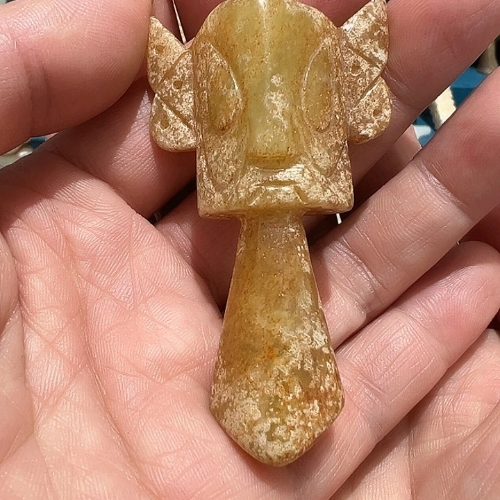 透闪石质玉未镶嵌颈饰