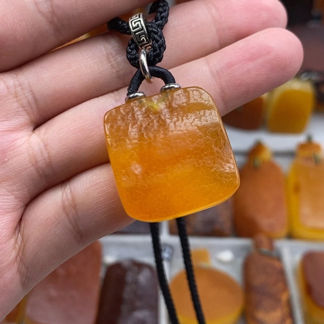 琥珀吊坠(赠链)未镶嵌